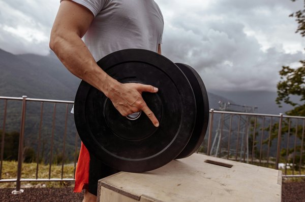Comment structurer une séance de musculation pour les athlètes pratiquant l'ultimate frisbee?